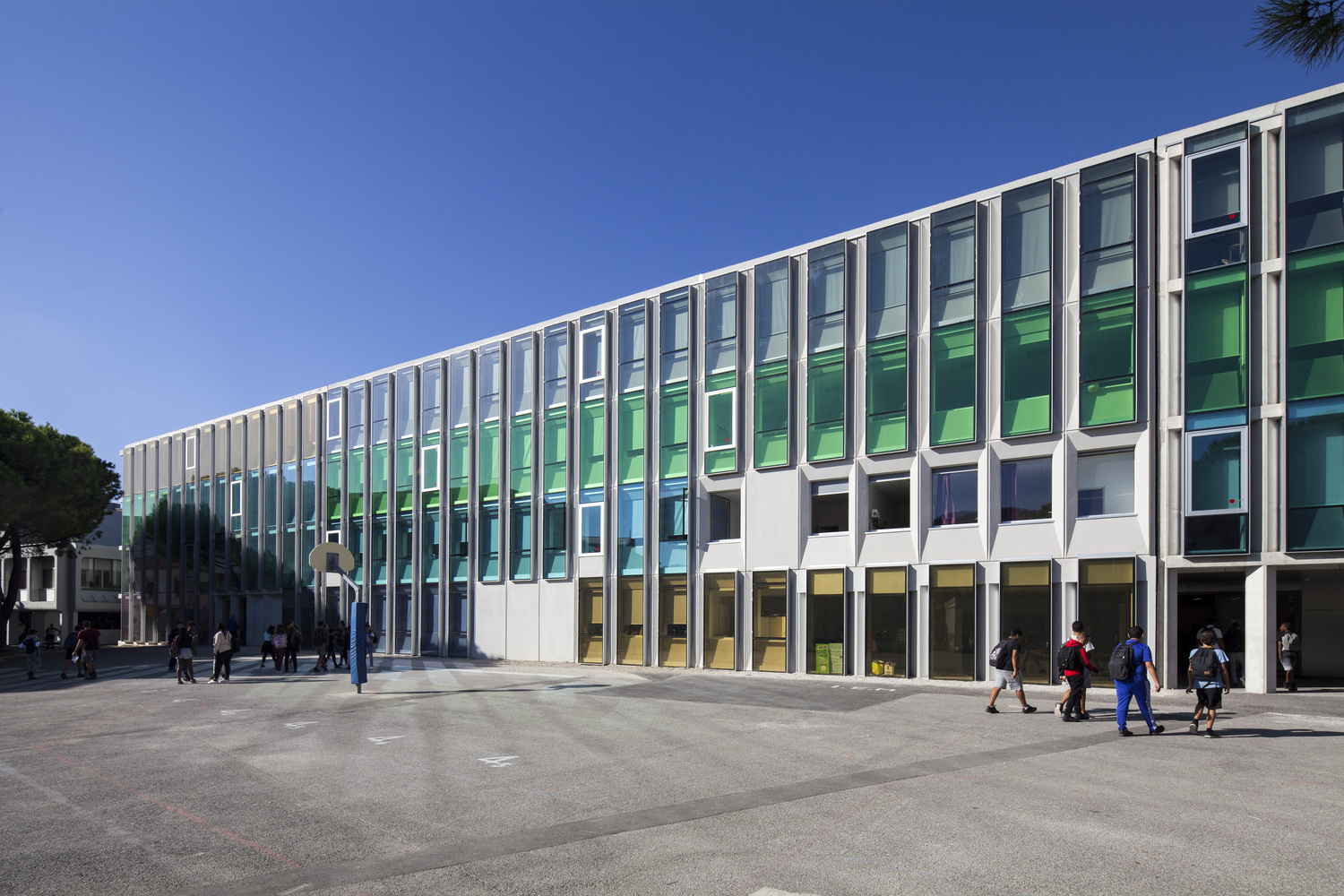 法国尼斯 Simone Veil 中学,融入环境的和谐设计-42