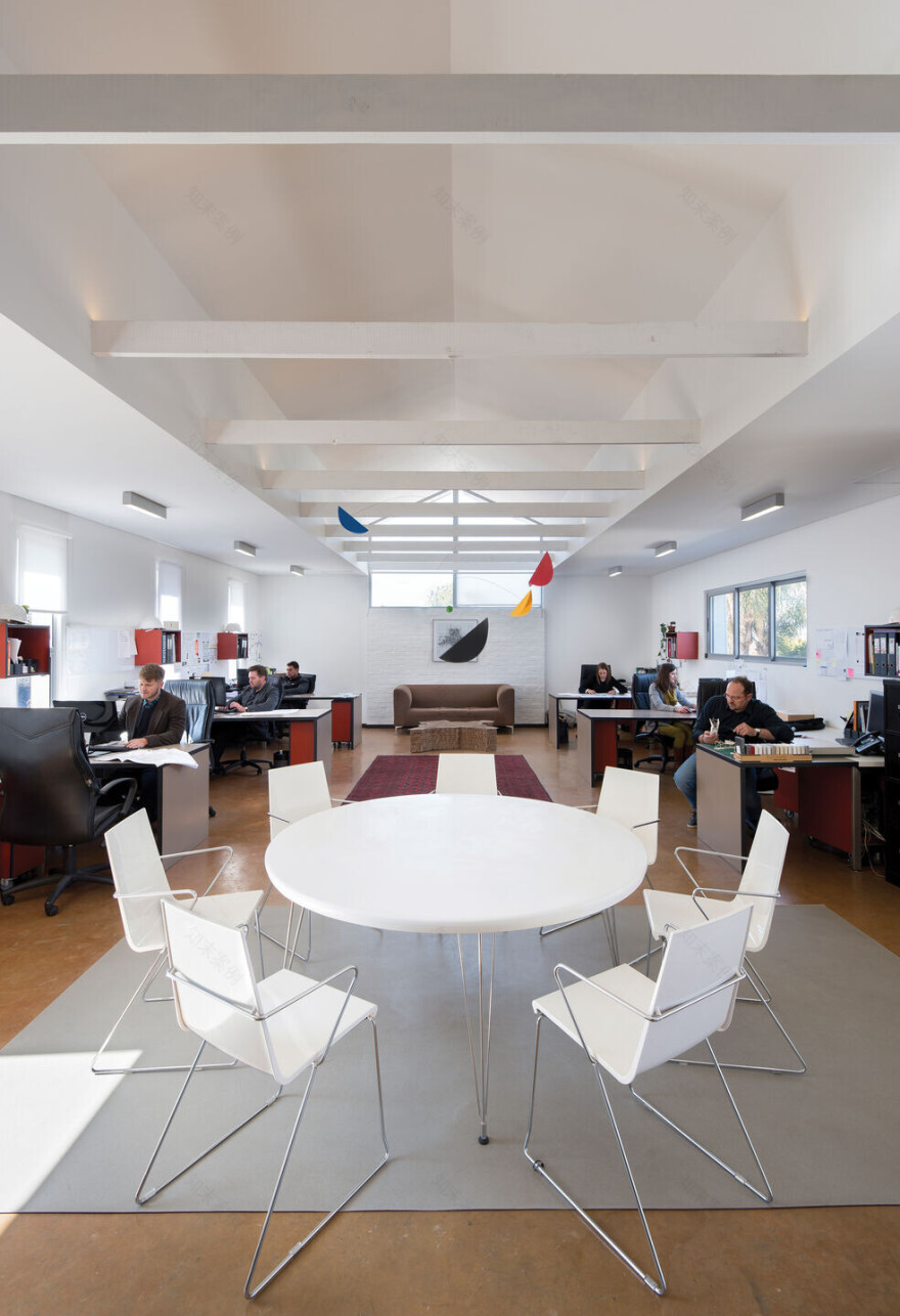 Oaktree Studio | 经济适用、环保与艺术共融的办公住宅空间-24