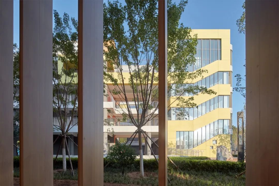 自由理想的“花园城堡”·济南北康初中教育建筑群落丨中国济南丨UA尤安设计-50
