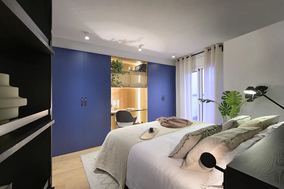 黑色图书馆墙设计，52m2 公寓变身超英雄收藏之家-13