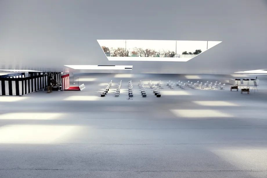 日本“最空白”建筑！无墙无柱无固定用途，59扇天窗让雨水阳光随意进出！网友：躺着发呆都变浪漫了-19