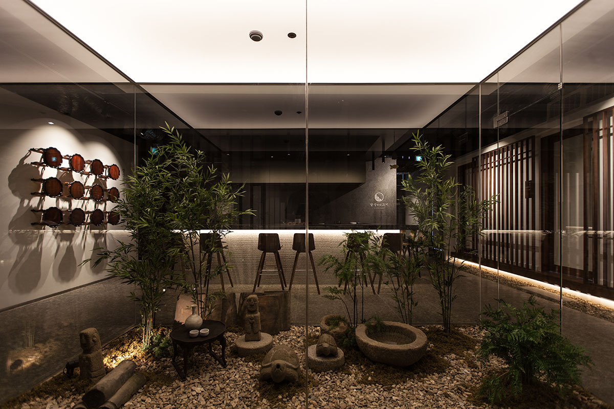 韩式餐厅“中央情报局”设计 | 石木庭院与传统氛围的完美结合-21