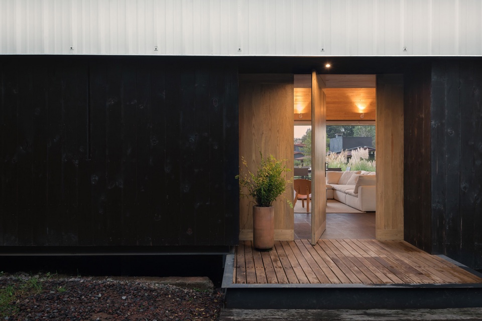 墨西哥 GARDENIA 住宅 | 光影尺度游戏打造现代小木屋-11