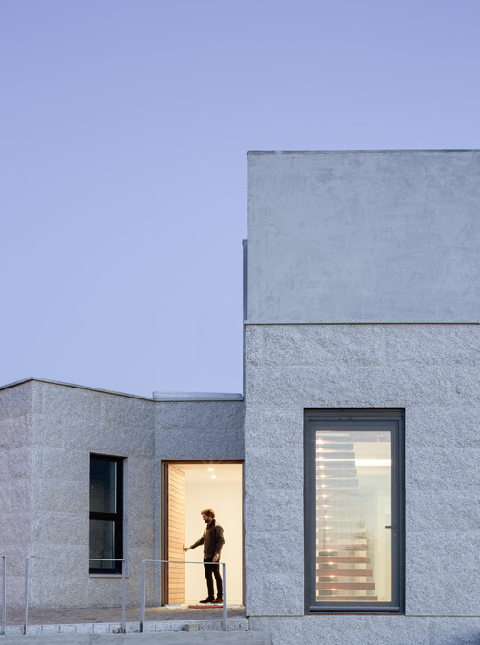 西班牙小城中的石筑家园-26