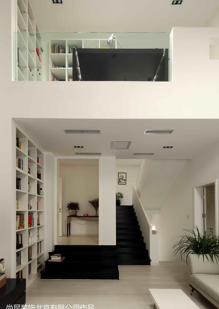 别处生活 | 白桌红椅的餐区与采光下沉庭院-8