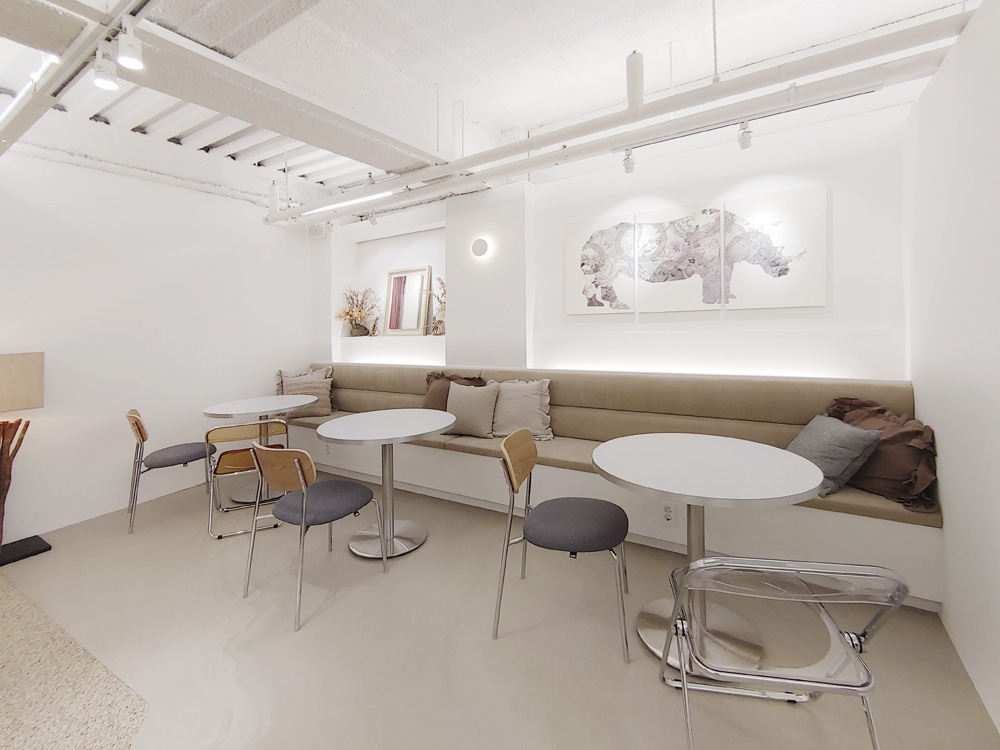简约白色调的 Lineup Cafe-12