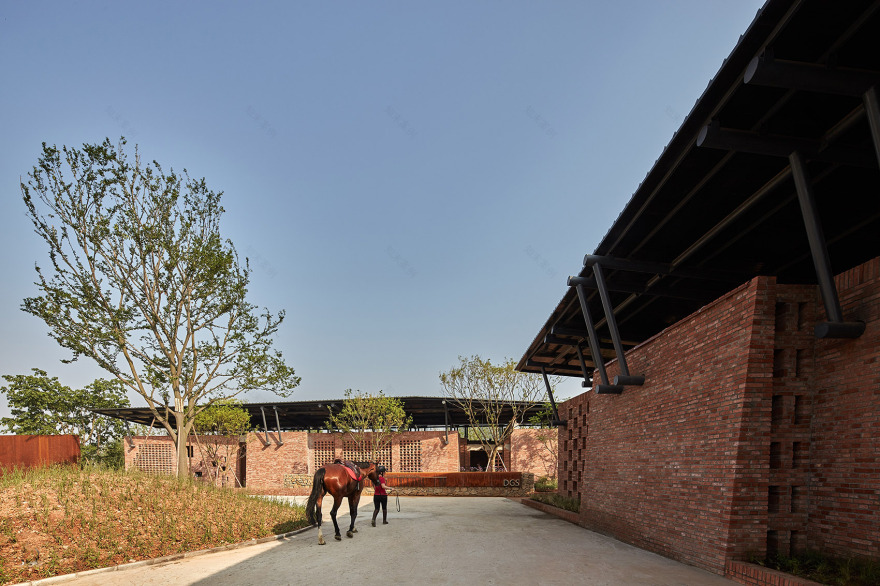 砖叠马场 & 成都达根斯马术俱乐部 / 成都万华-20
