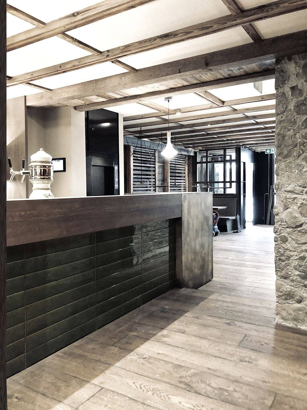 COCC· and coherent 打造瑞士圣加仑老城区温馨酒馆-17