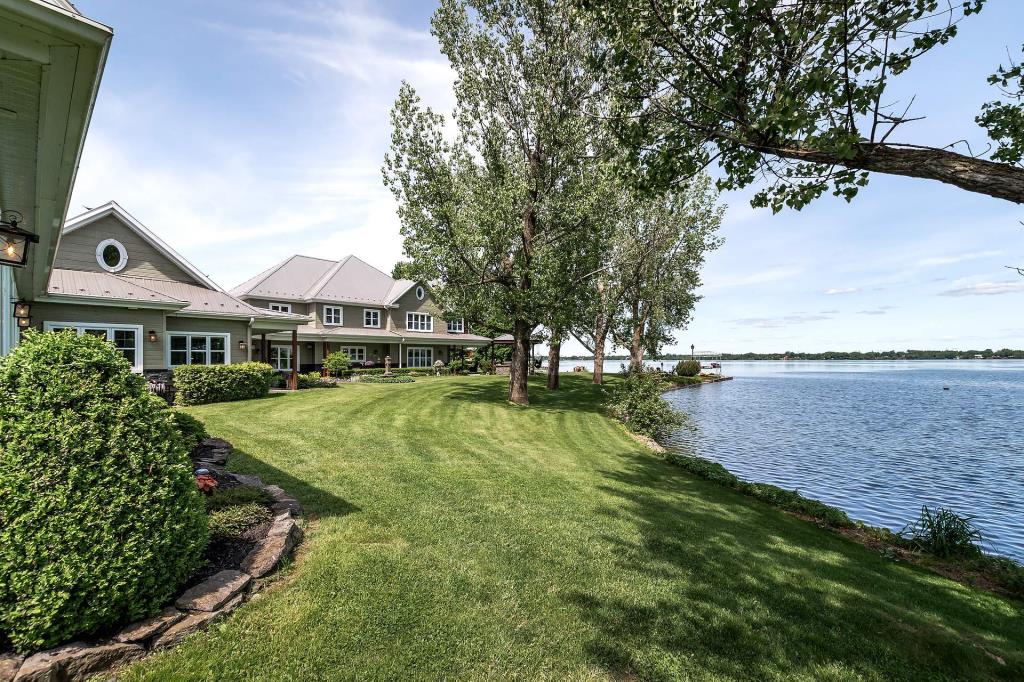 Valleyfield滨水宽敞房产丨加拿大魁北克丨Joli Joli Design-4