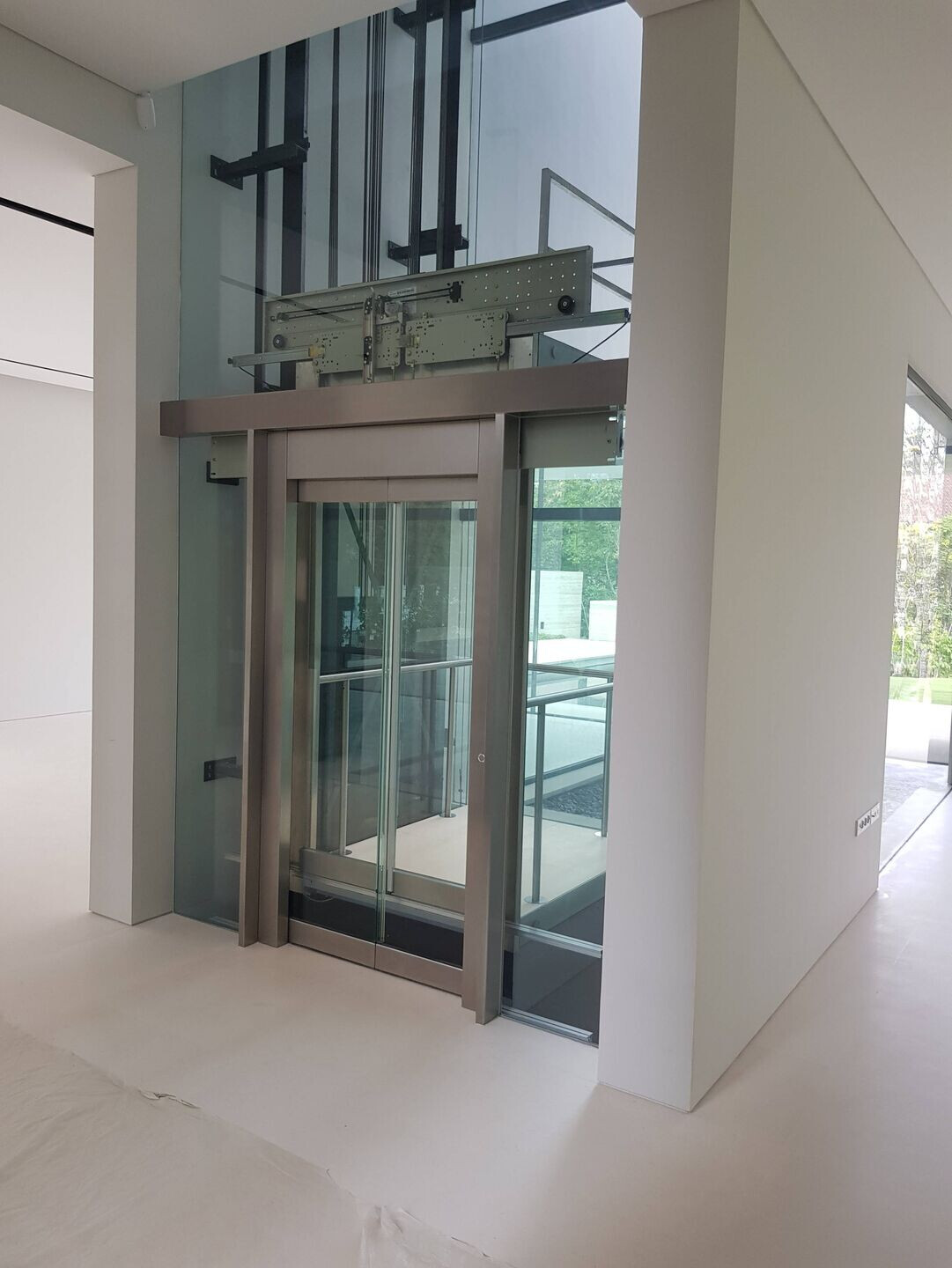 新加坡植物园旁的无框玻璃电梯别墅-9