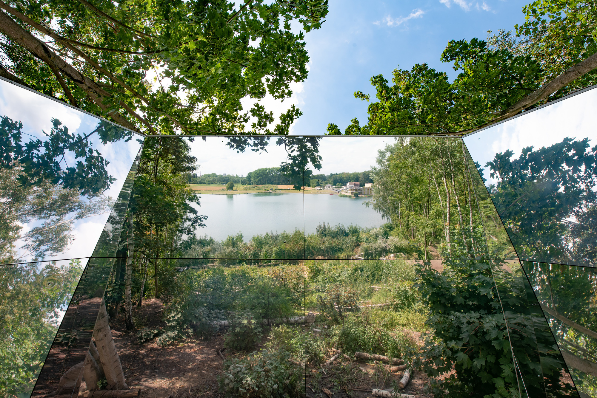 Reflektor Pavilion / Atelier ARI-18