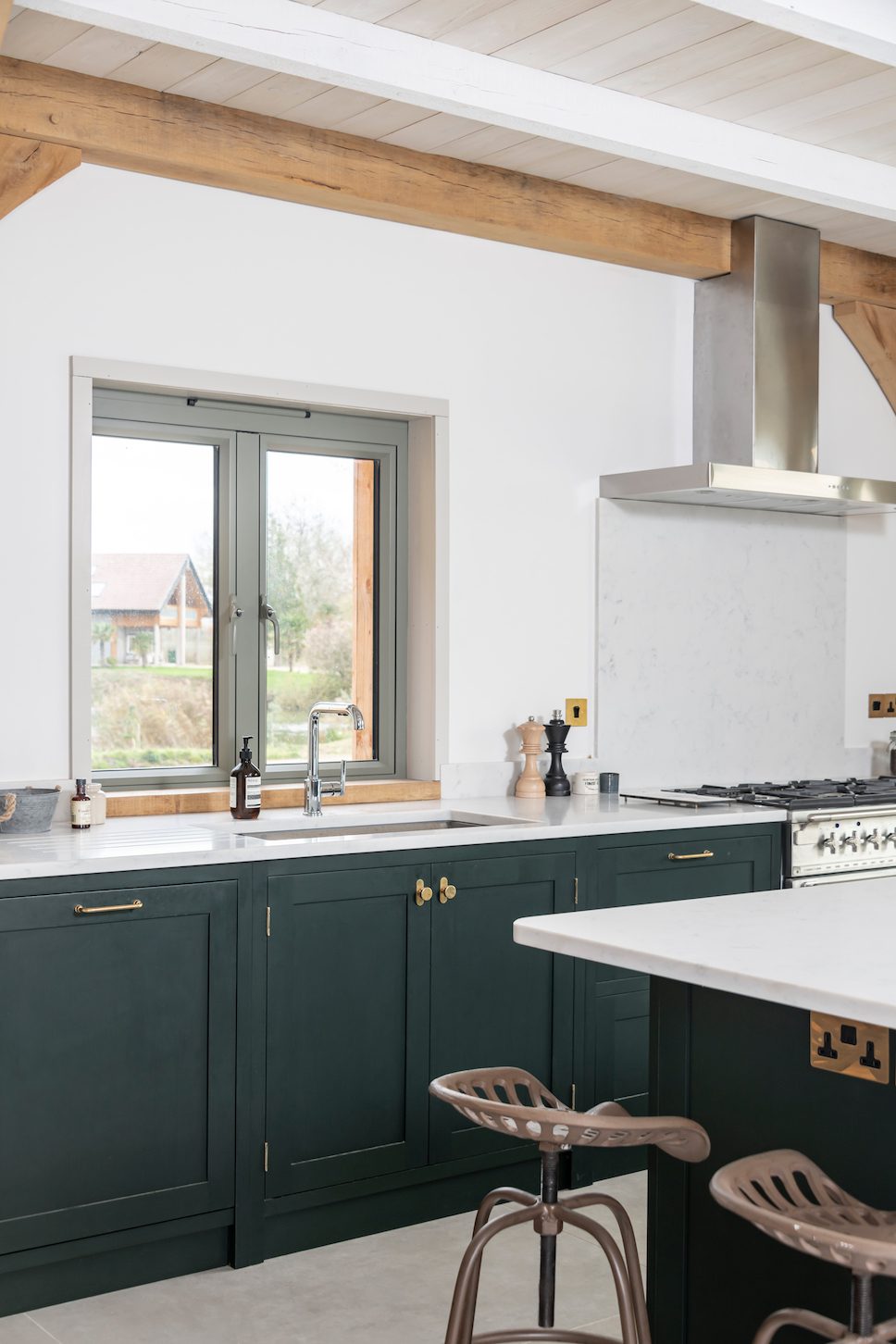 Corston带来建筑细节的湖滨住宅-20