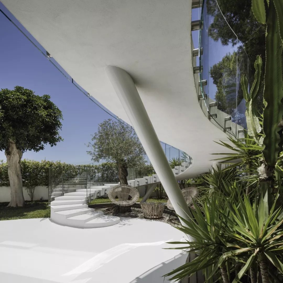 地中海风情的 Villa Mediterraneo | 几何结构与自然景观的完美融合-23