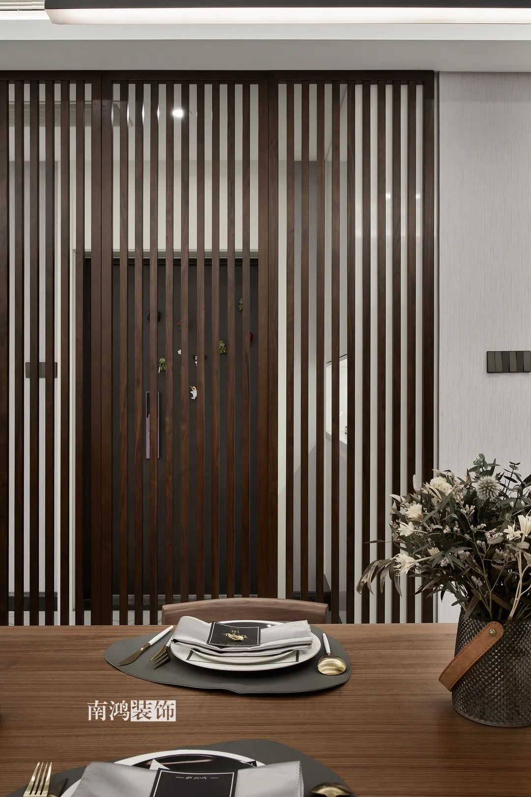 胡桃木风情 · 现代风格三室两厅设计丨浙江南鸿装饰-25