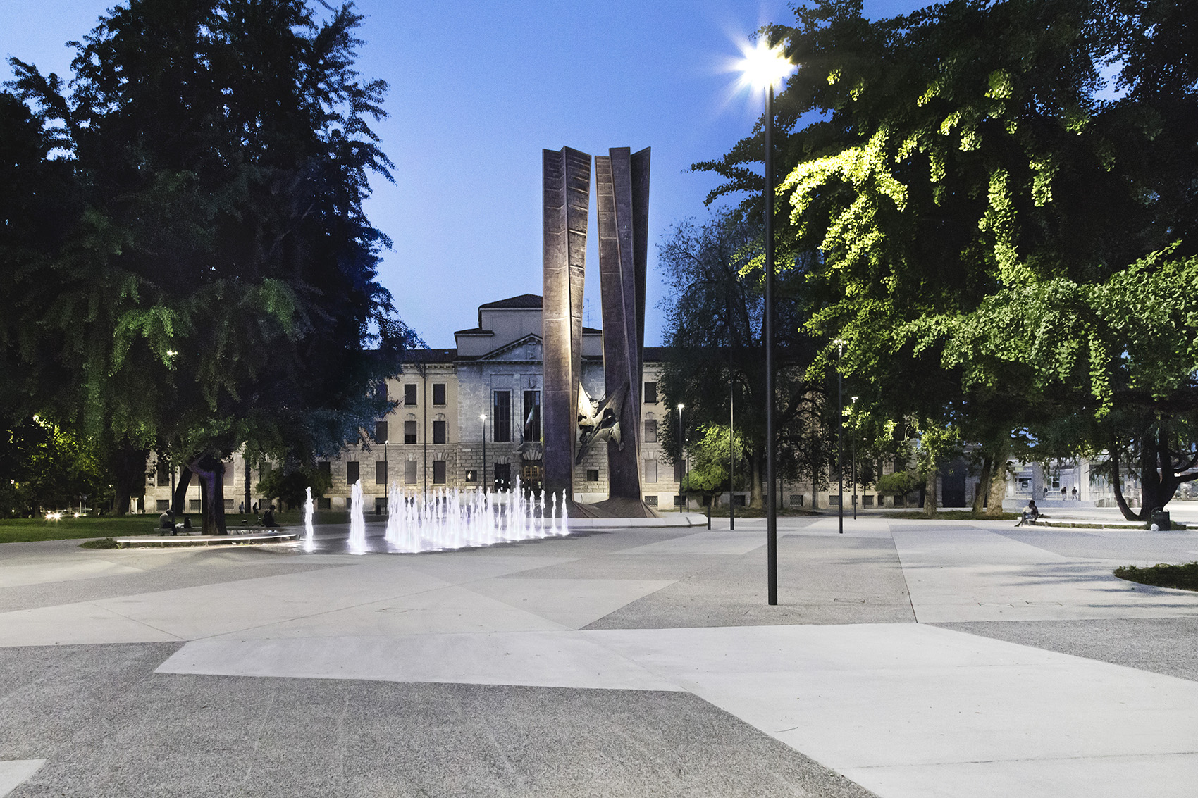 意大利贝加莫 Alpini 广场-34