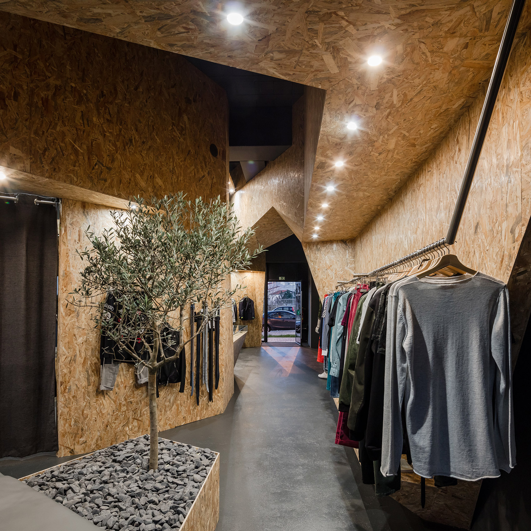 多品牌男装店,葡萄牙 / 3r Ernesto Pereira-23