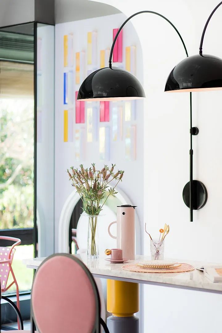 重庆金科天宸 63㎡孟菲斯风咖啡馆,设计巧妙融入多彩艺术元素-23