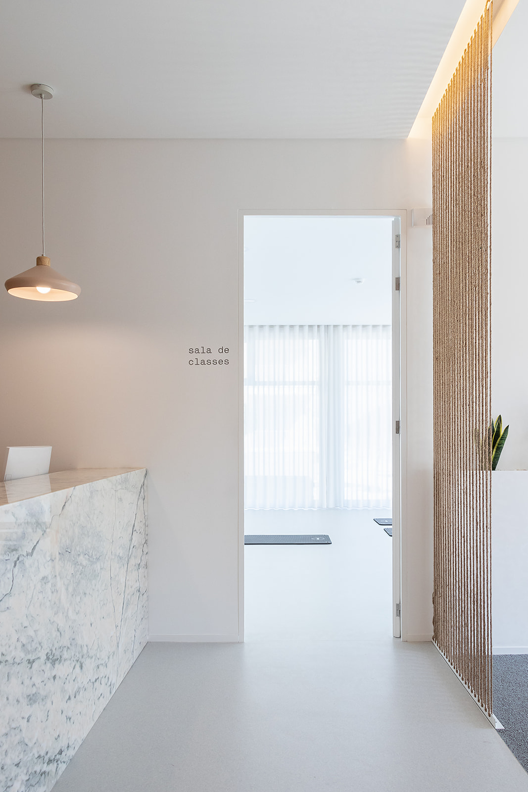 疗愈之境 · 巴西诊所的简约自然设计-14