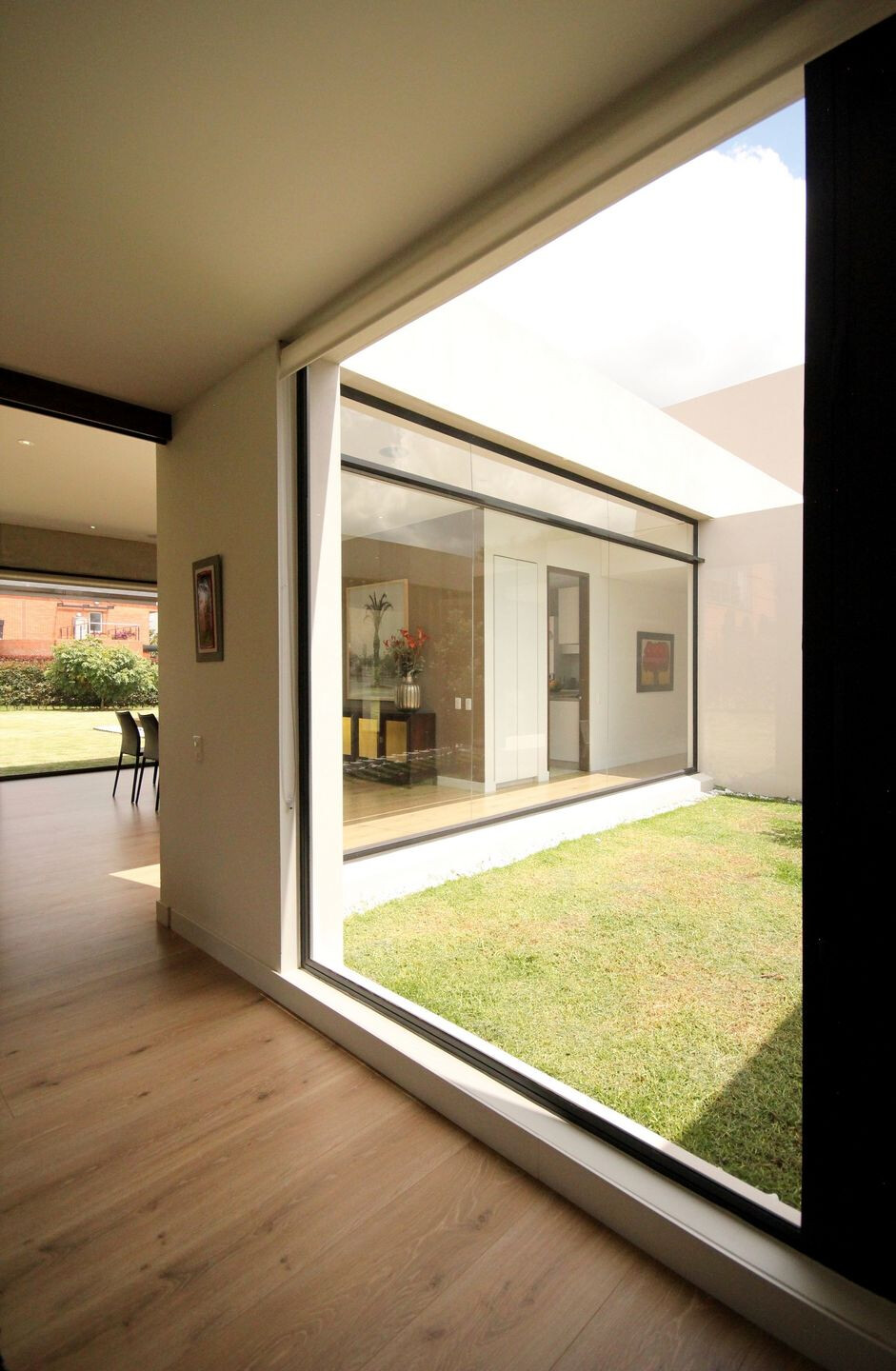 哥伦比亚 L 型别墅 · Campuzano Arquitectos 的室内外一体化设计-36