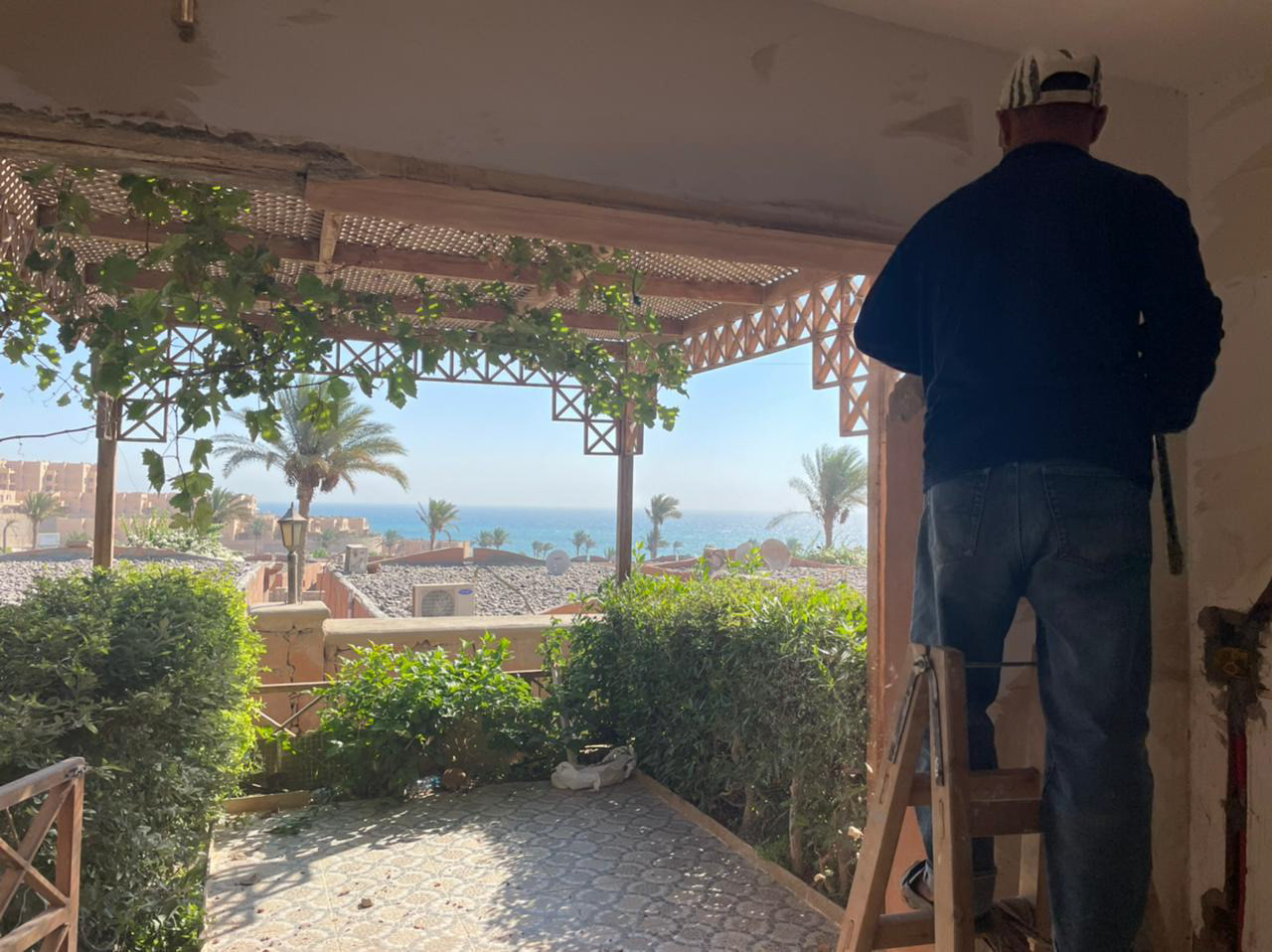 “Seaside Chalet Makeover for Ultimate Relaxation”-12