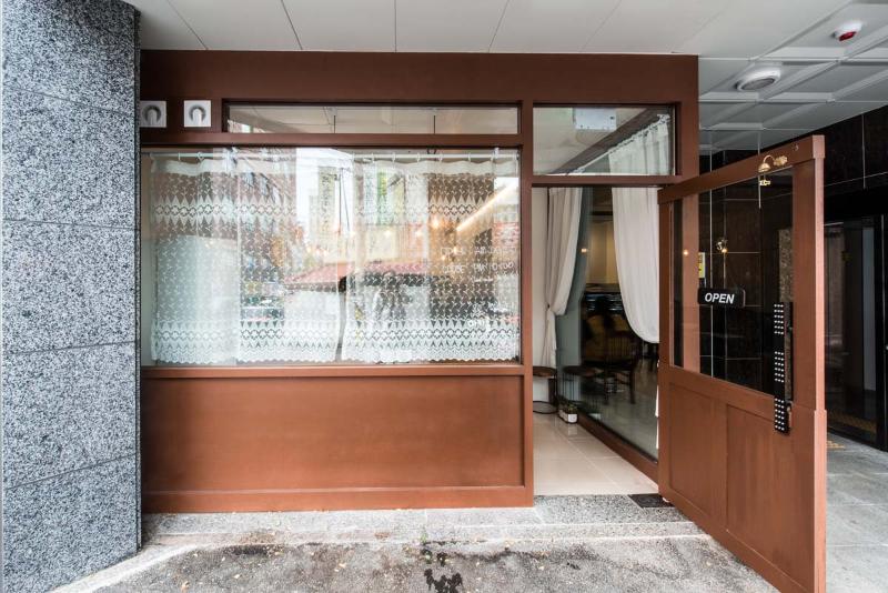 十平米打造简约温馨咖啡空间-12