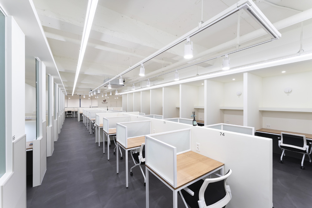 简约白调 | 80 平米咖啡厅的室内设计魅力-3