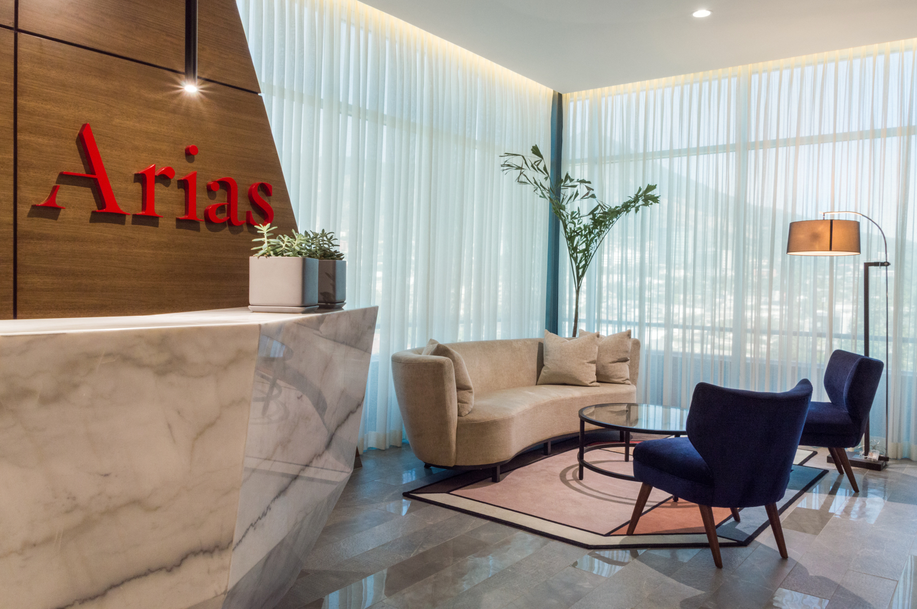 自然与建筑共融的 ARIAS LAW 办公室设计-7