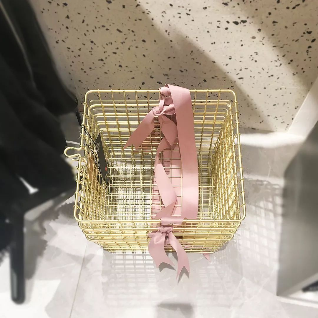 “流量收割机”，开了全球首家线下体验店-30