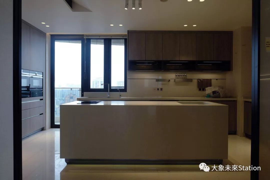 珠江畔的天誉半岛杨宅,融入 270 度江景的现代设计-87