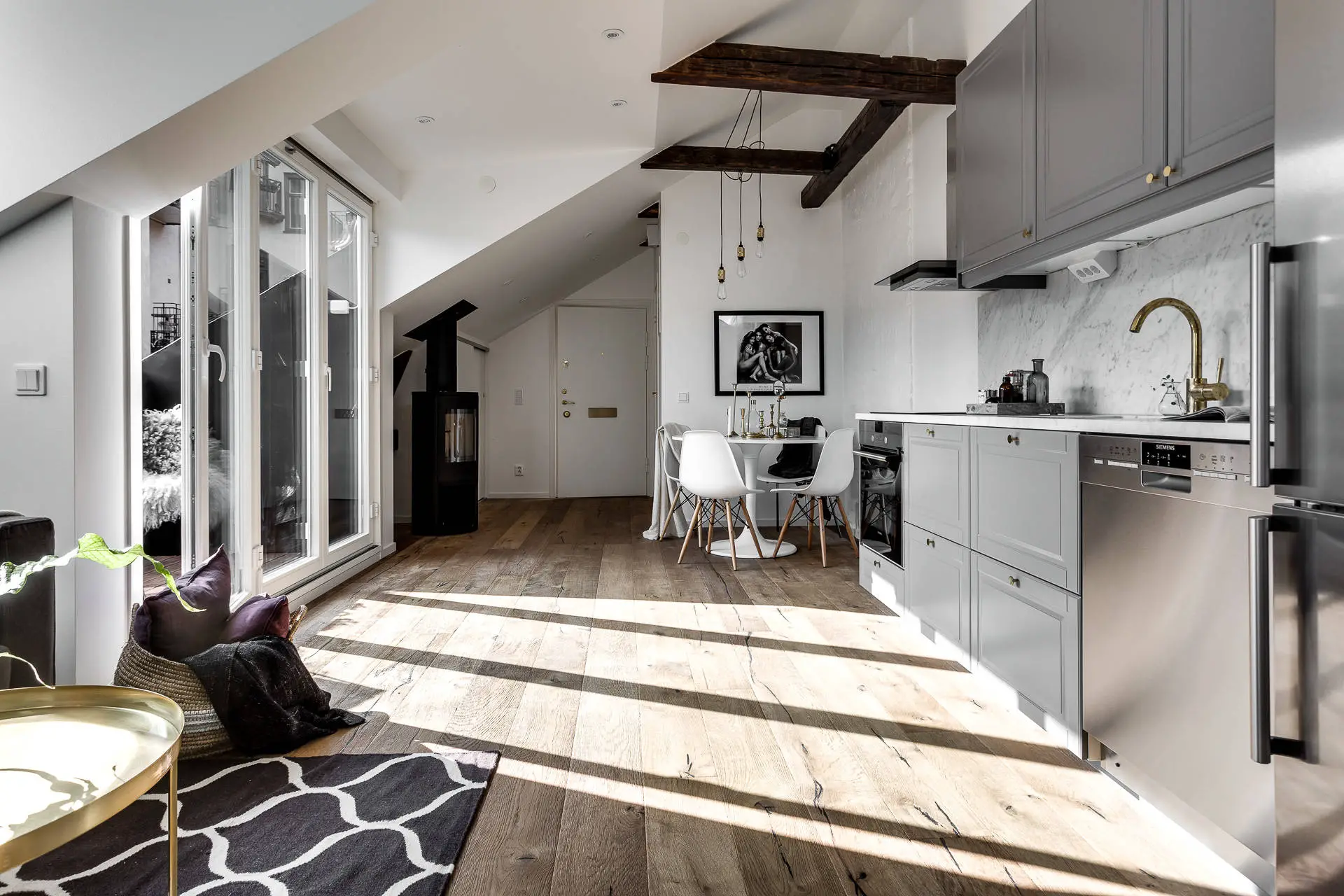 小空间大利用 | 玻璃隔墙的装饰魅力-12