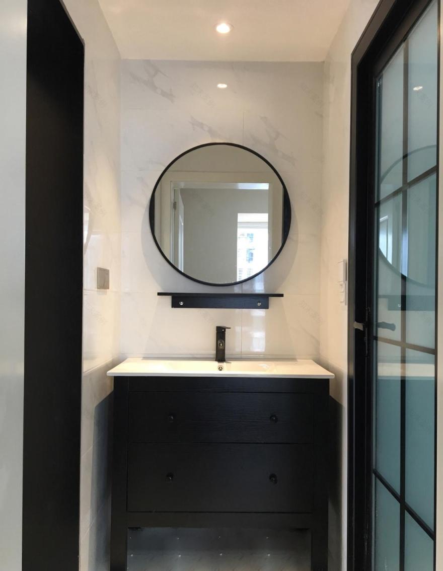 悬空电视柜打造轻盈美感,开放式厨房提升空间互动-16