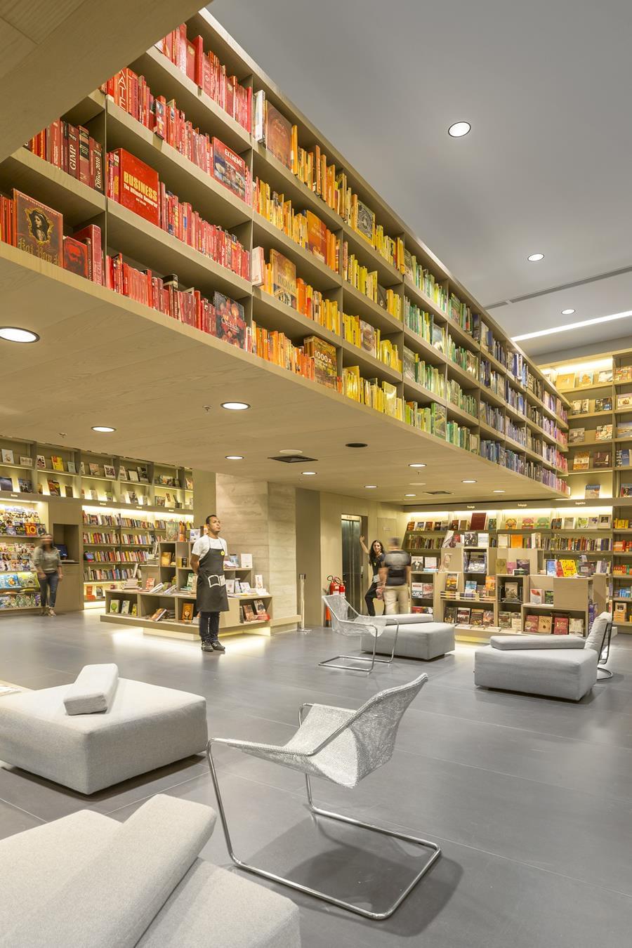 里约热内卢的绿洲 · Livraria Saraiva 书店设计-8