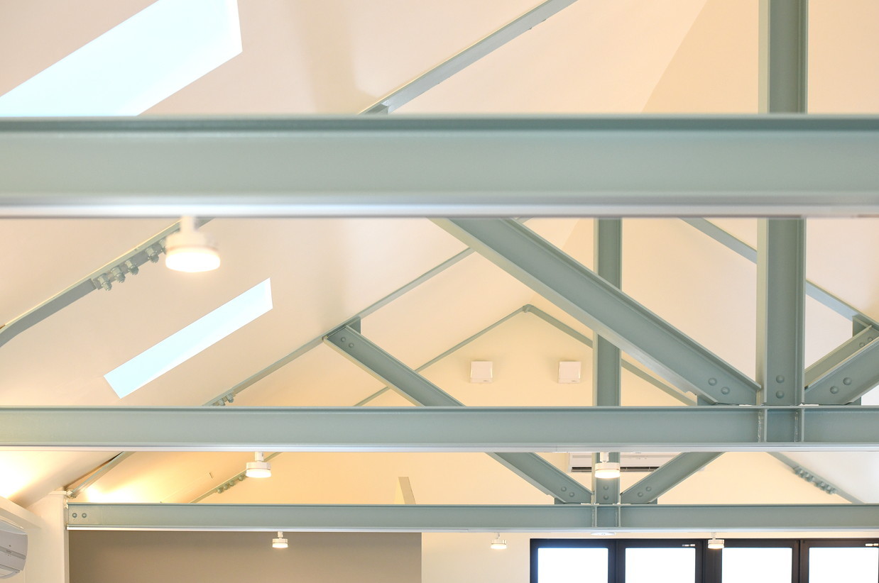 邻里之窗 | 有机设计建筑的两层商业大楼-33