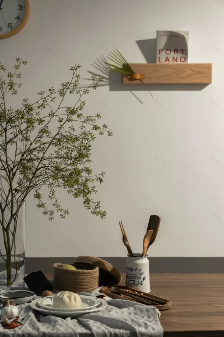 成都 72㎡度假风住宅 | 原木元素与低饱和度色彩的完美结合-12