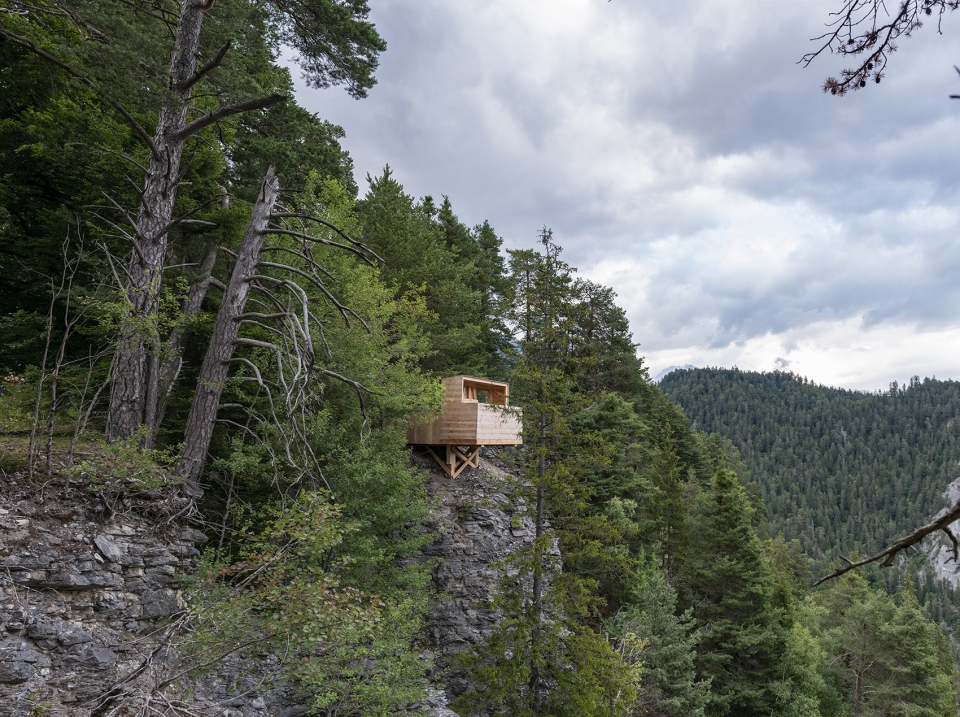 瑞士 Safiental 艺术双年展 | 垂直与水平的美学探索-5