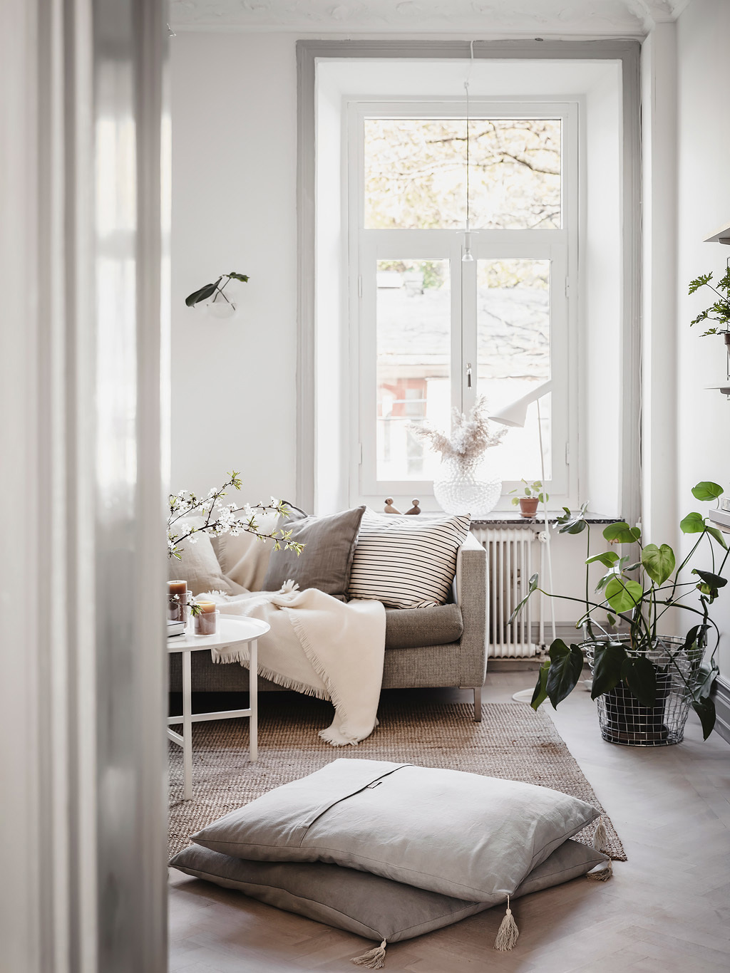 瑞典明亮通风公寓，极简北欧风诠释空间故事-2