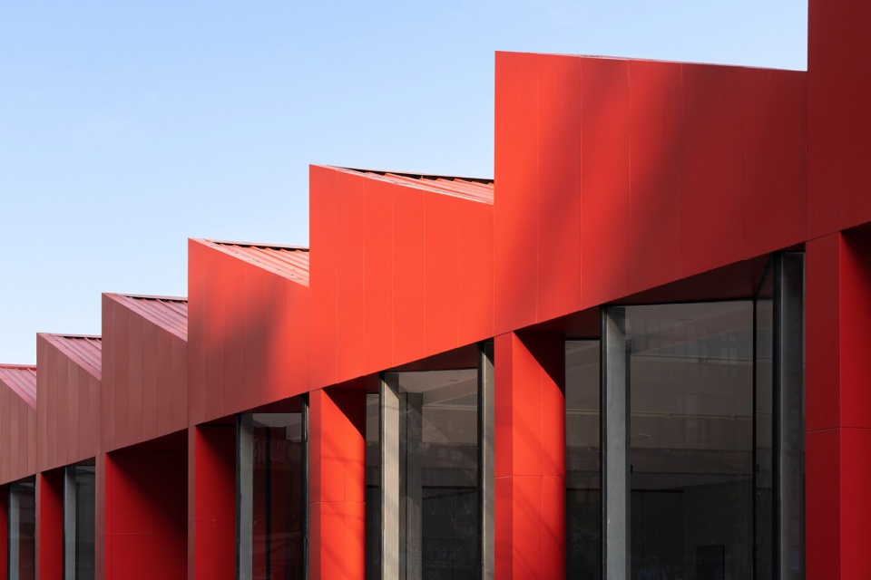 成都宏盟二手车交易展厅 | 红色屋顶下的精致空间-23