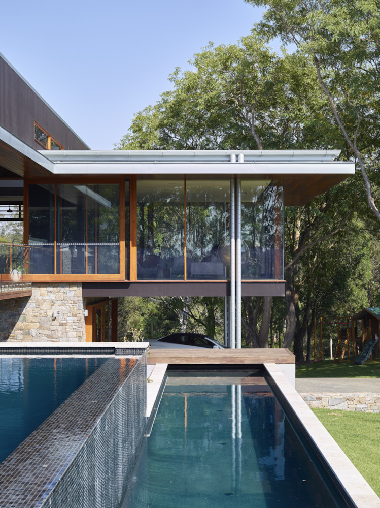 鹿 hurst 别墅 | 现代主义倾向的透明与坚实之作-5