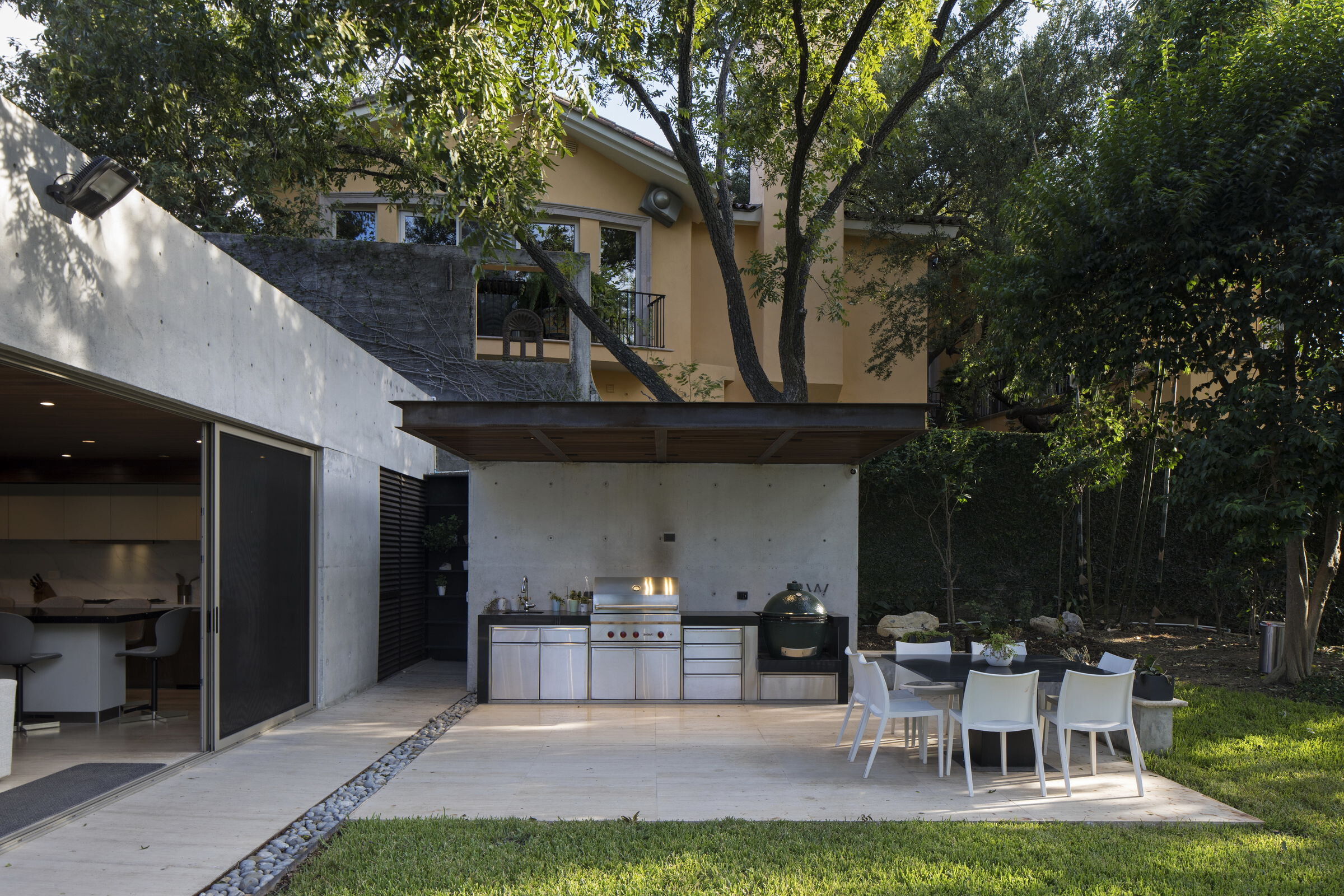 墨西哥老屋 basement 逆袭,变身开放式生活空间-8