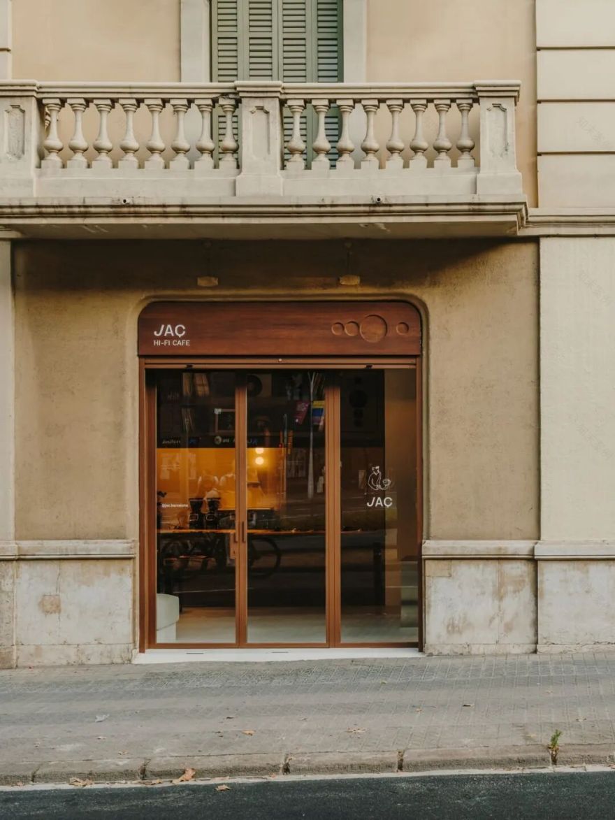 巴塞罗那的爵士乐咖啡馆 Jaç Hifi Café丨西班牙巴塞罗那丨Ligia 和 Arnau 夫妇-7