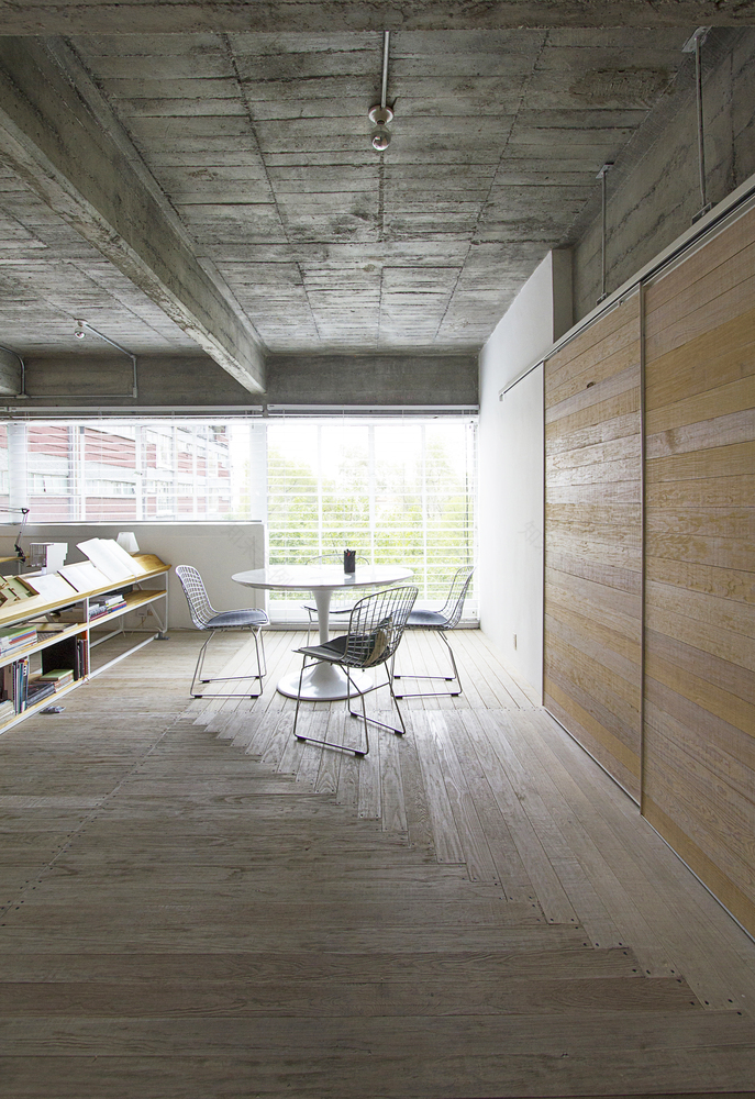 墨西哥城市中心翻新之作,木痕肌理打造独特空间-28