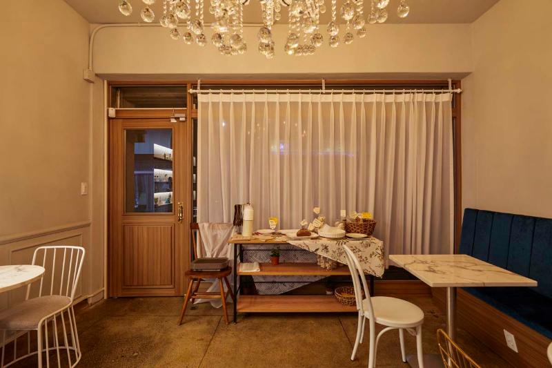 20 平米咖啡厅，低成本装修展现精致魅力-7