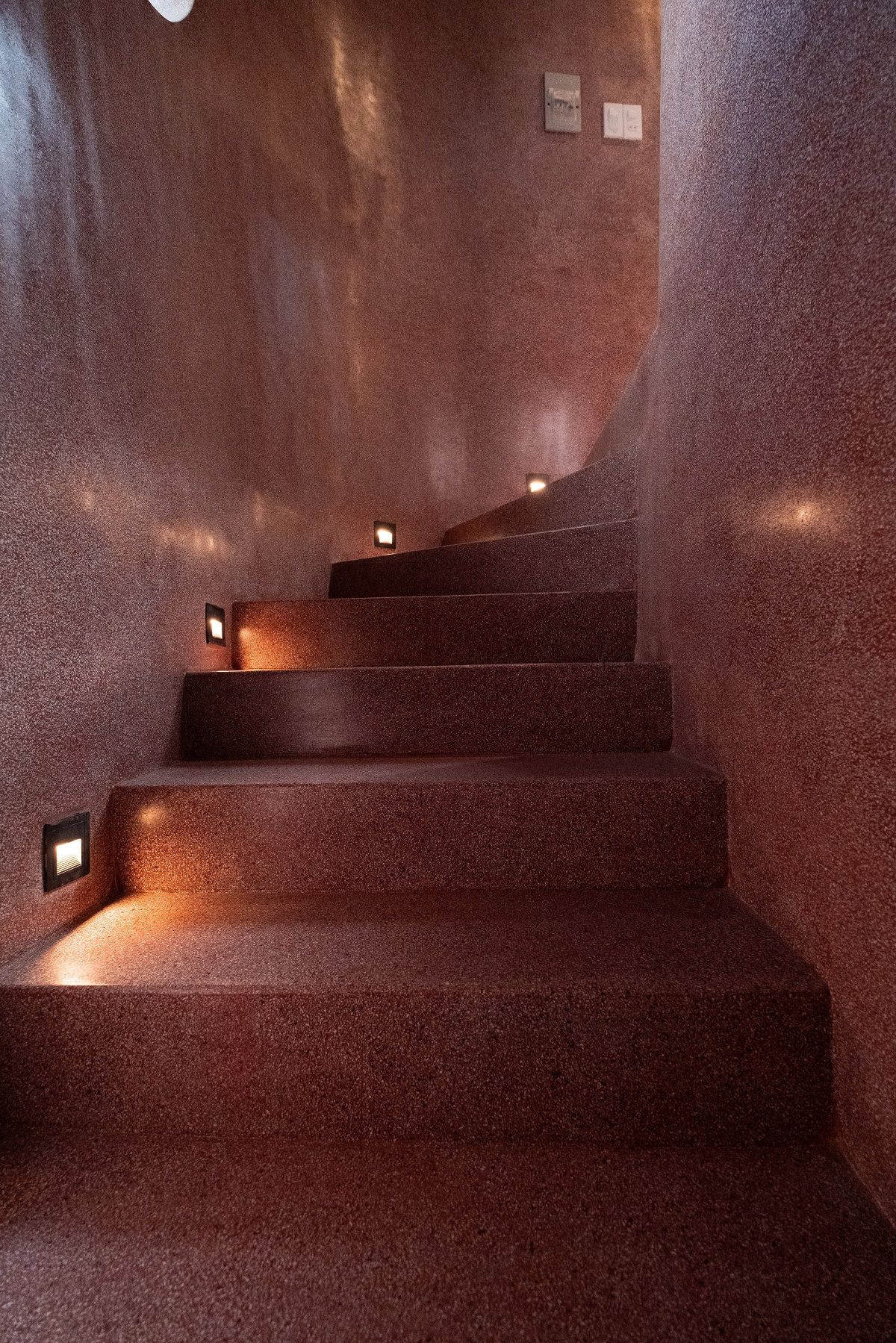 迷你公寓里的 Birmingham 咖啡馆 | 自然光与环保建材的完美融合-24