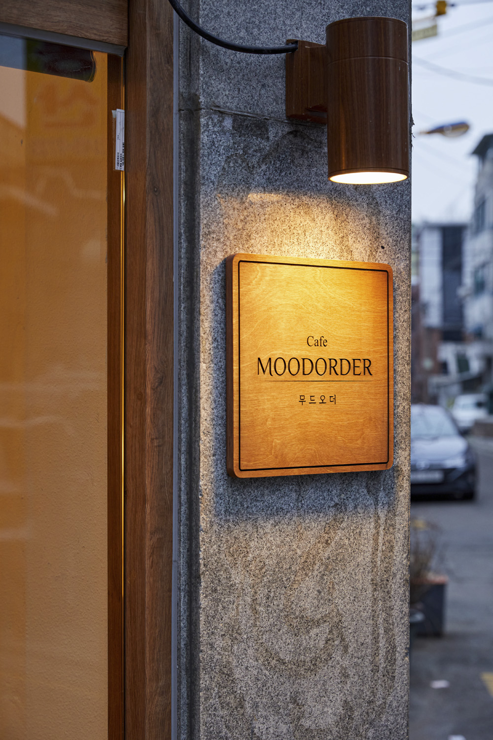 十平米咖啡店，极简设计打造温馨空间-12