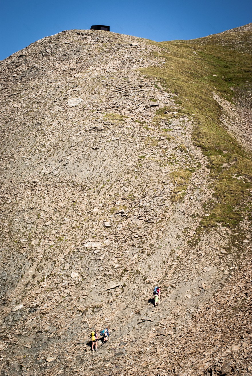 高山之巅的“黑体”庇护所-46