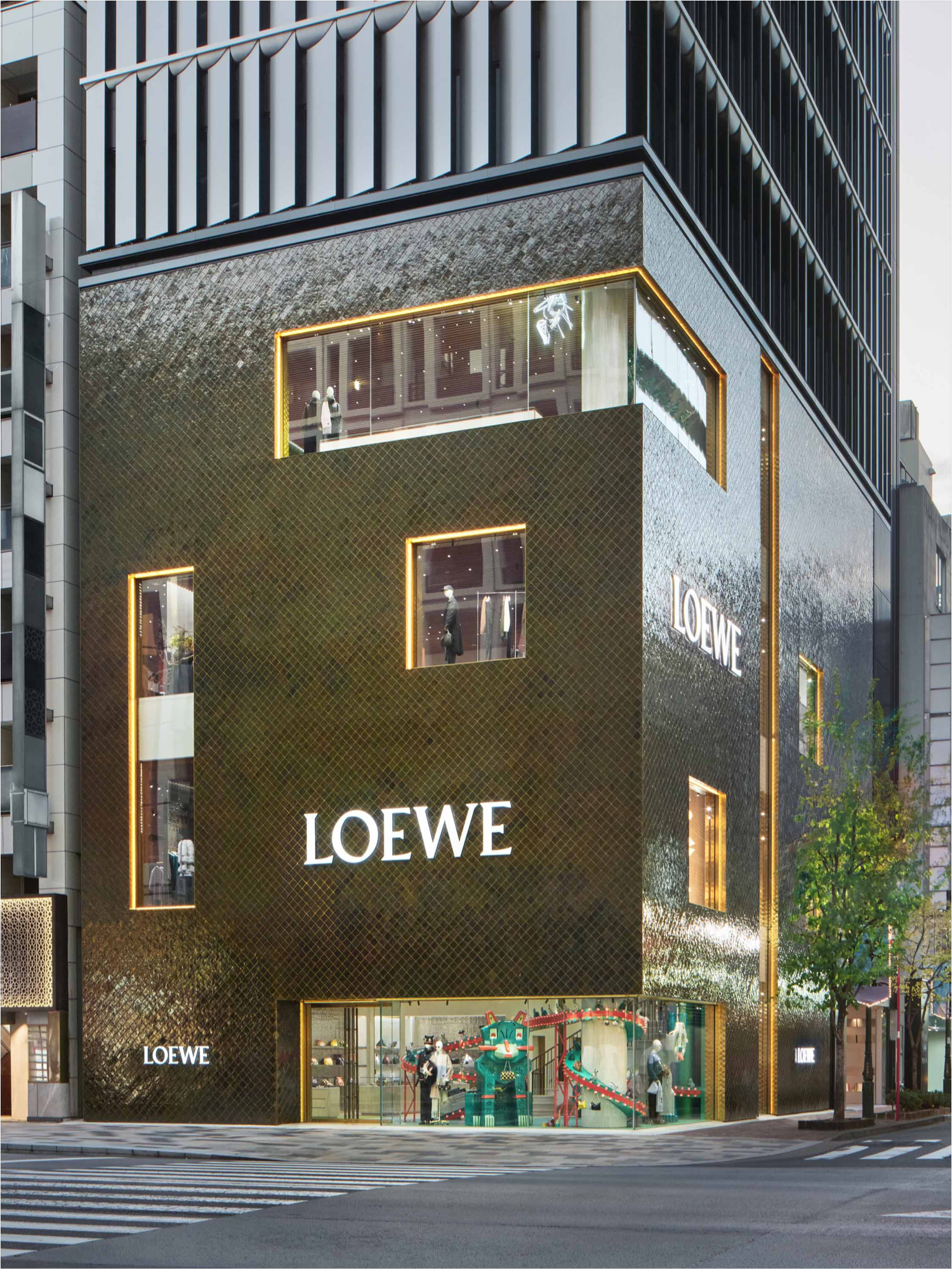 罗意威之家
注:LOEWE是知名时尚品牌,常见中文译名为罗意威 丨日本东京丨Jonathan Anderson-10