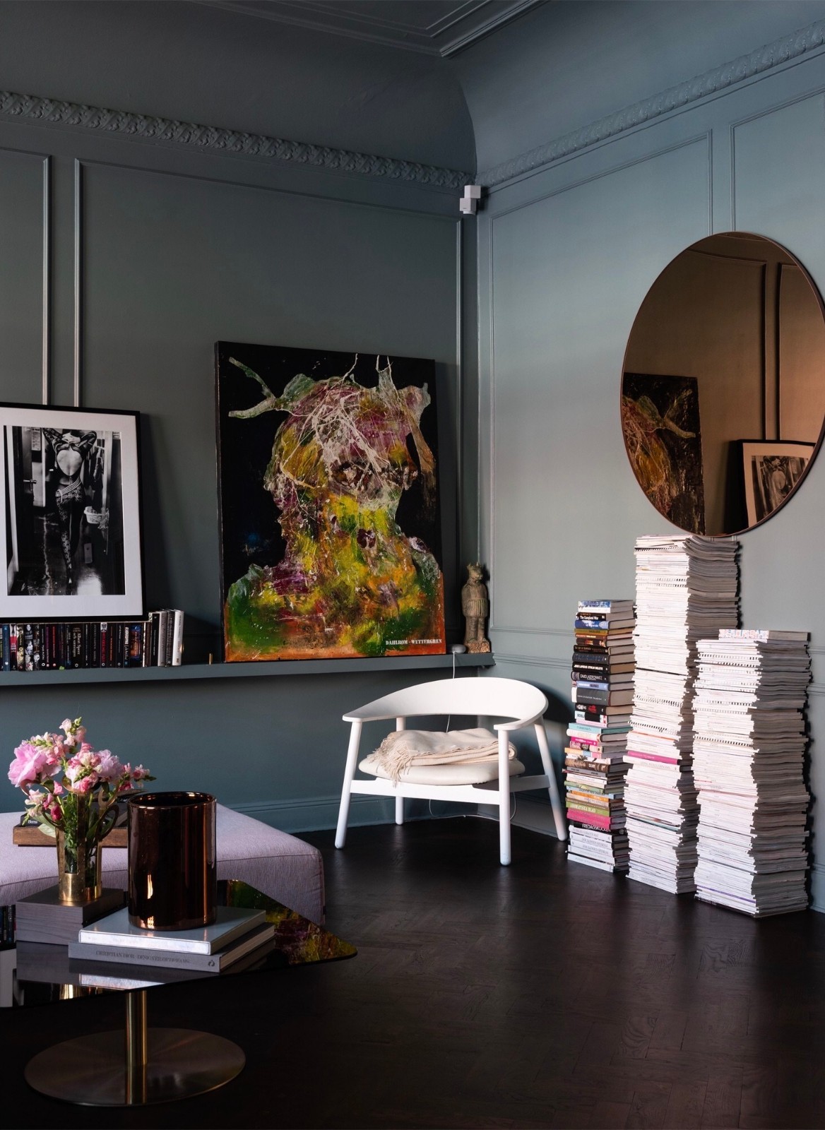 带有缤纷时尚细节的暗色调公寓-5