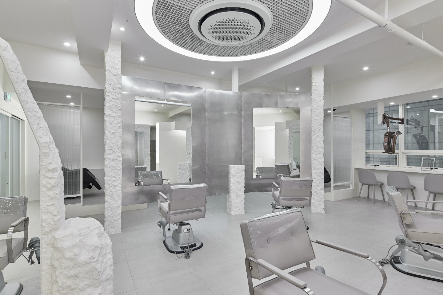 白色调高级美容沙龙，打造舒适私密空间-8