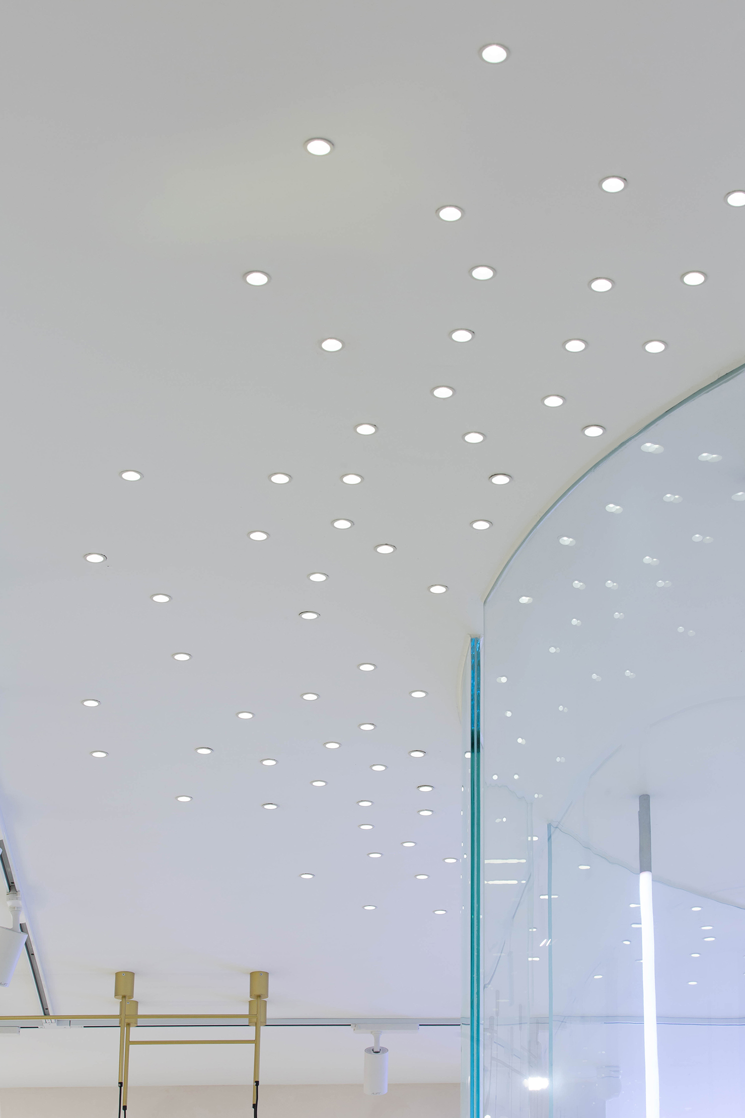 潮流瞬息万变的 SHOWS 买手店空间设计-6