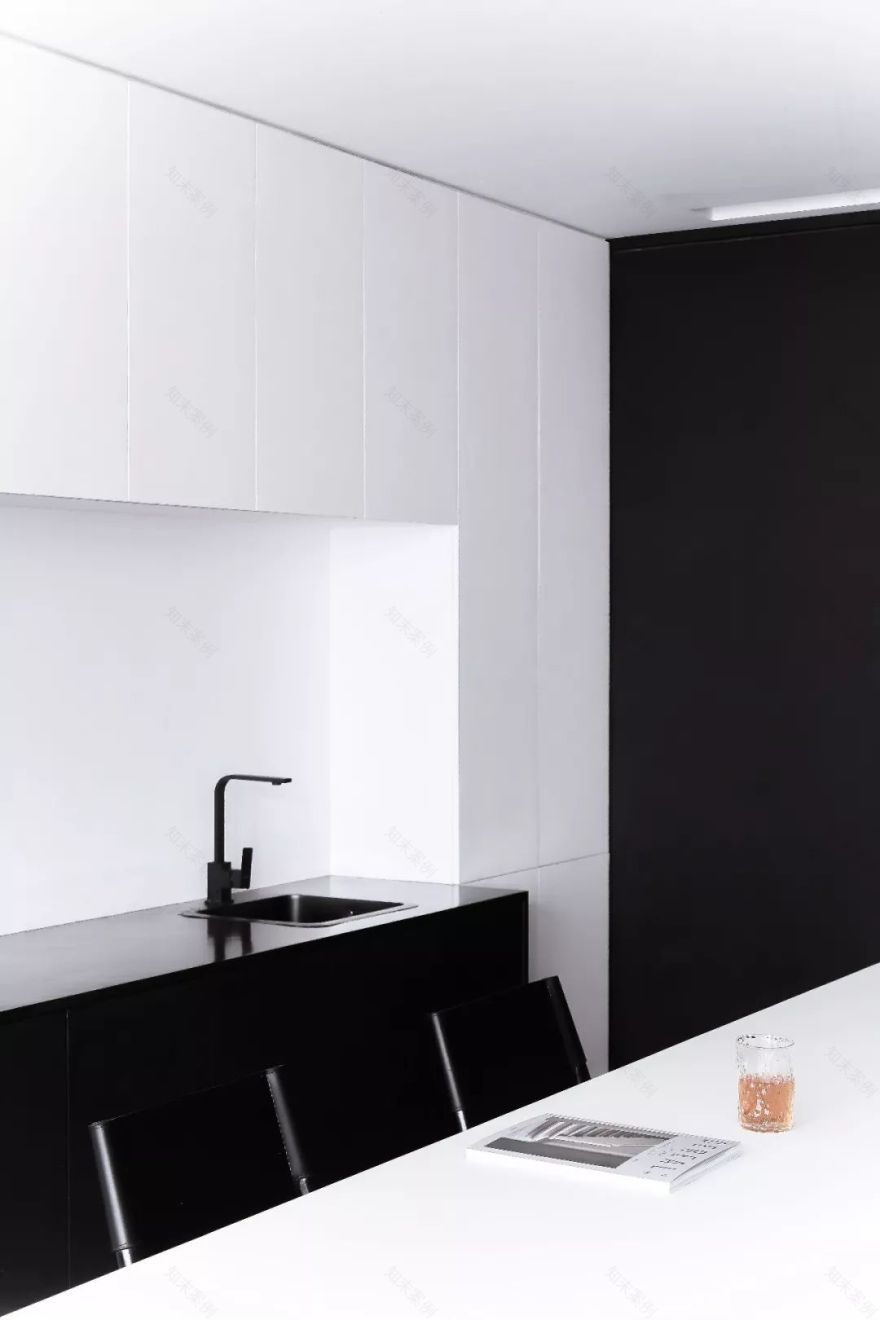 南京南站绿地之窗写字楼平衡黑白空间设计-35